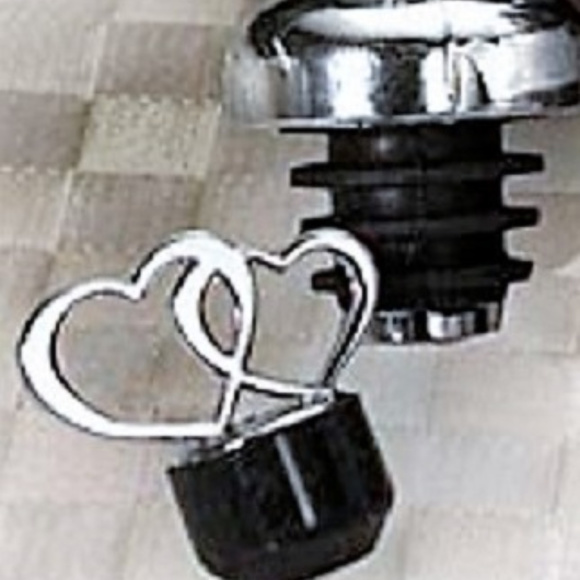 Double Hearts Wine Bottle Stopper and Pourer NEW - Picture 2 of 3